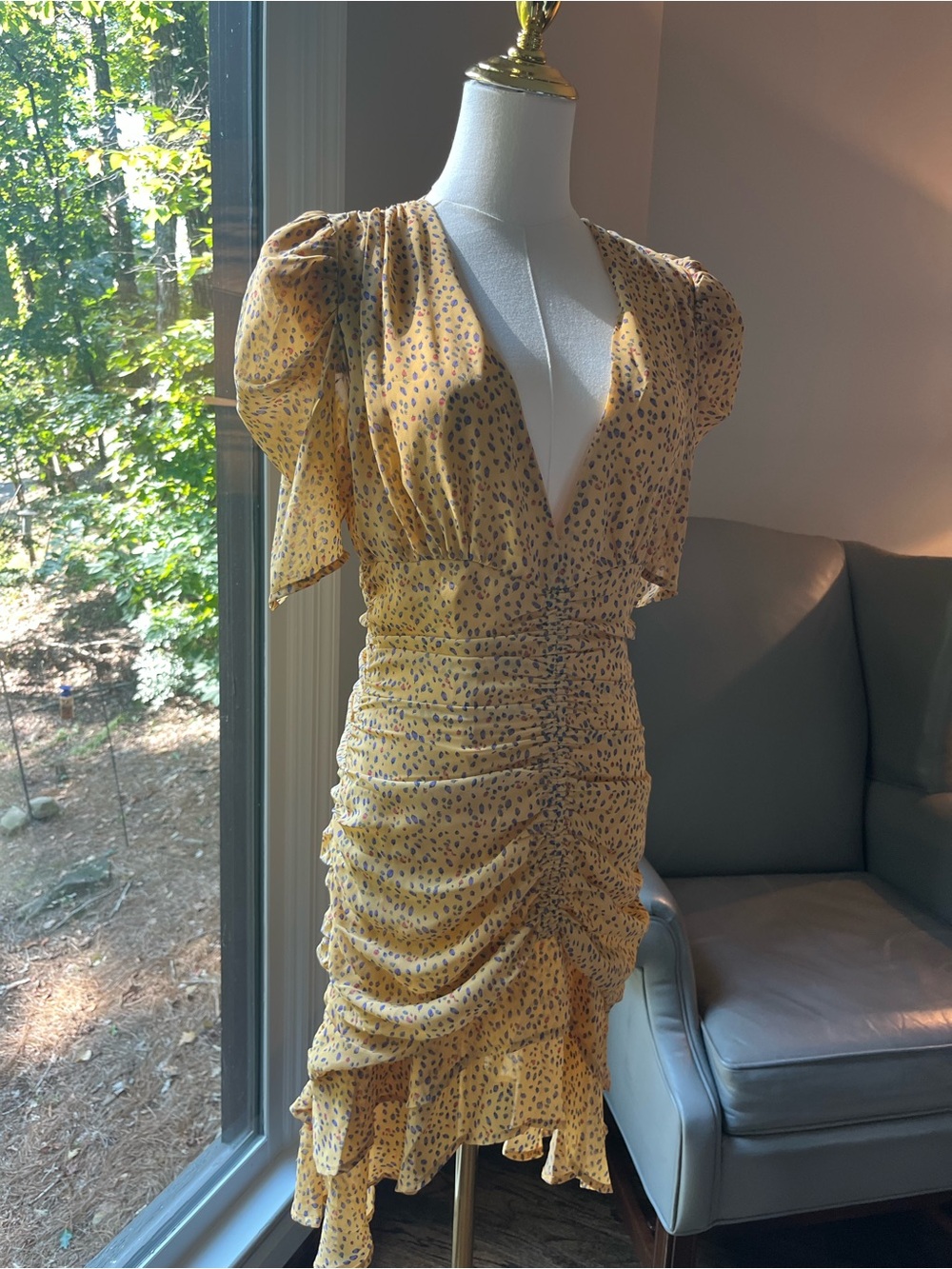 Women’s Yellow Floral Ruched deep V-Neck Dress - small- stunning - zip side
